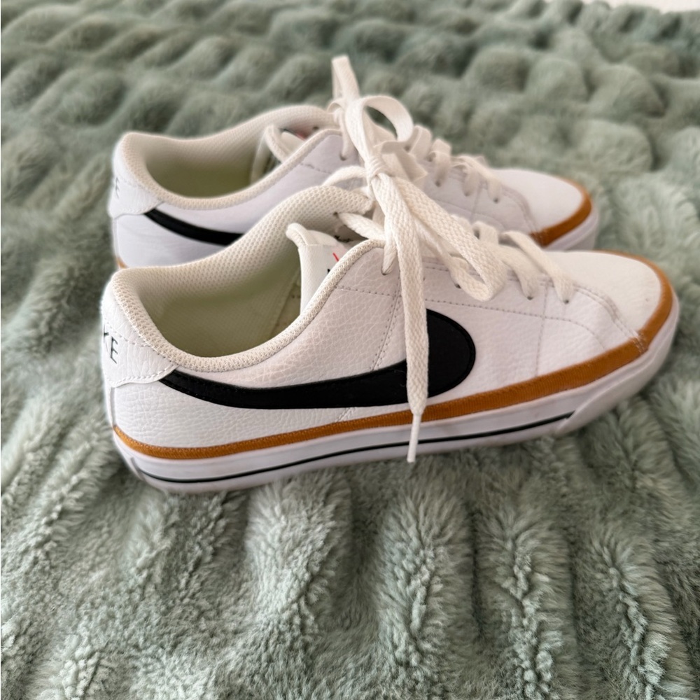 Nike Women’s Court Legacy Low Sneakers